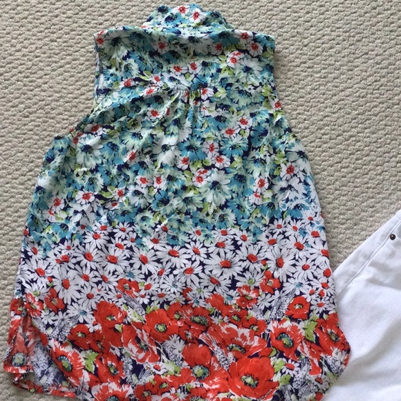 Fun and flowy top - Picture 6 of 7